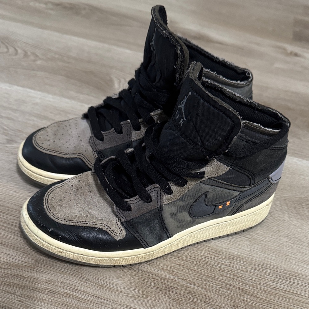 Jordan Kids Sneakers in Black and Gray